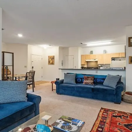 Apartment Cozy 1-br With A Seasonal Pool