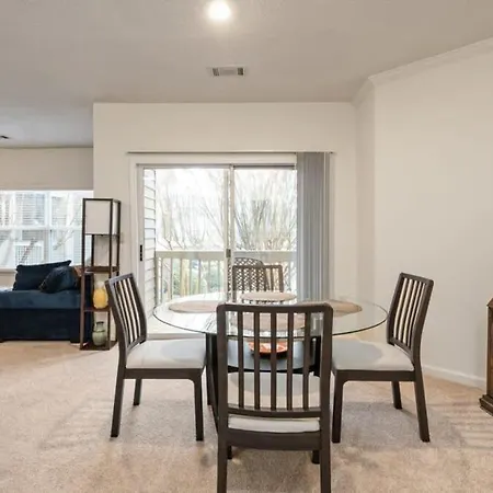 Cozy 1-br With A Seasonal Pool