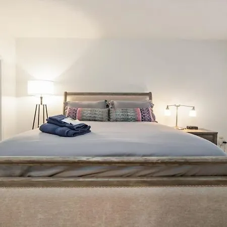 Cozy 1-br With A Seasonal Pool Apartment