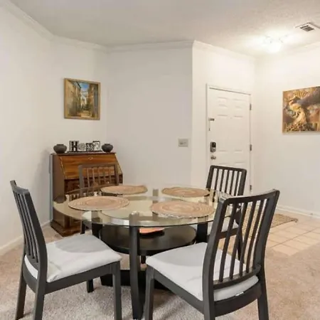 Cozy 1-br With A Seasonal Pool