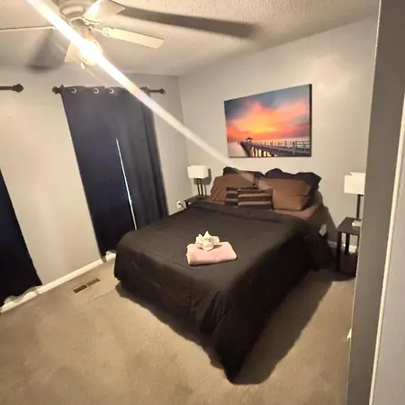 Cozy Retreat With Led And Balcony Holiday home Charlotte
