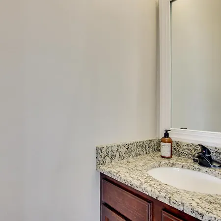 Quiet Oasis In Charlotte! Near Uncc Campus Holiday home