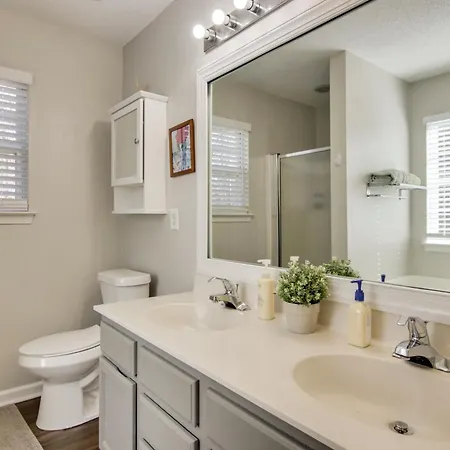 Quiet Oasis In Charlotte! Near Uncc Campus Holiday home *