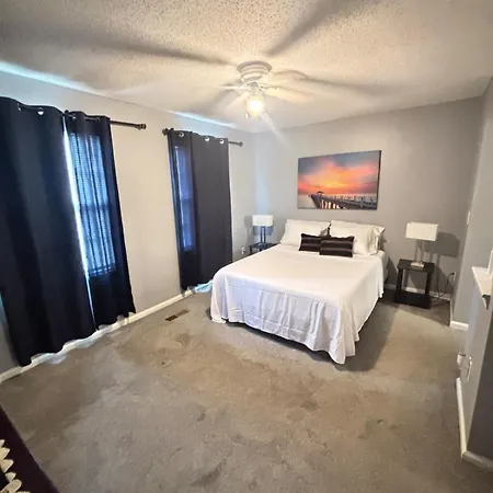 Holiday home Cozy Retreat With Led And Balcony *