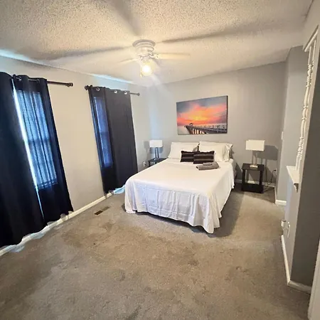 Cozy Retreat With Led And Balcony Charlotte