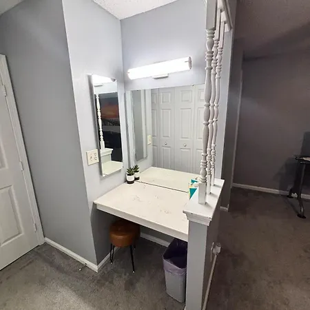 Cozy Retreat With Led And Balcony * Charlotte