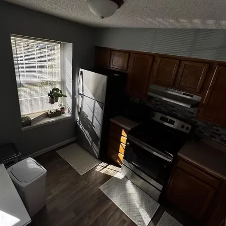 Holiday home Cozy Retreat With Led And Balcony Charlotte