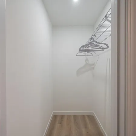 Cozy Retreat Near Uptown - Quiet Area Apartment