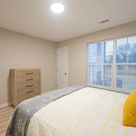 Cozy Retreat Near Uptown - Quiet Area * Charlotte