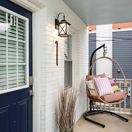 Optimist Abode 1: <7min To Noda-midwood-uptown Apartment