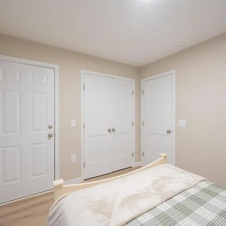 Apartment Cozy Retreat Near Uptown - Quiet Area