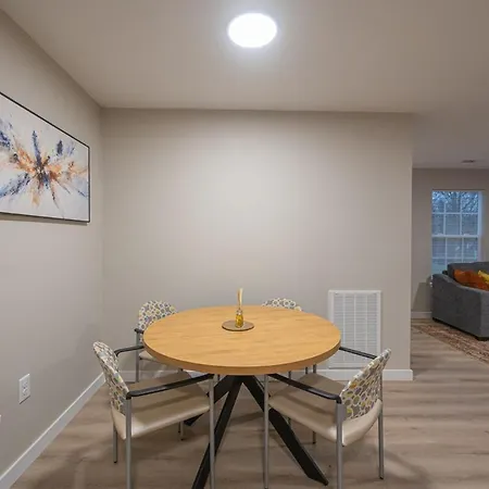 Cozy Retreat Near Uptown - Quiet Area *