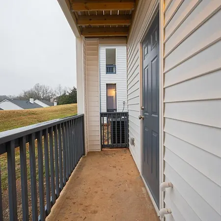 Apartment Cozy Retreat Near Uptown - Quiet Area *