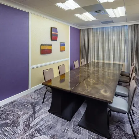 Hilton Uptown 4*