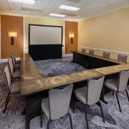 Hilton Uptown Hotel 4*