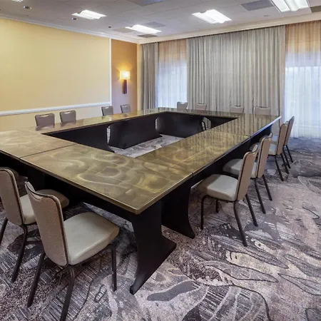 Hilton Uptown 4*