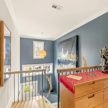 Rowen Tree Queen Bed & Breakfast Charlotte