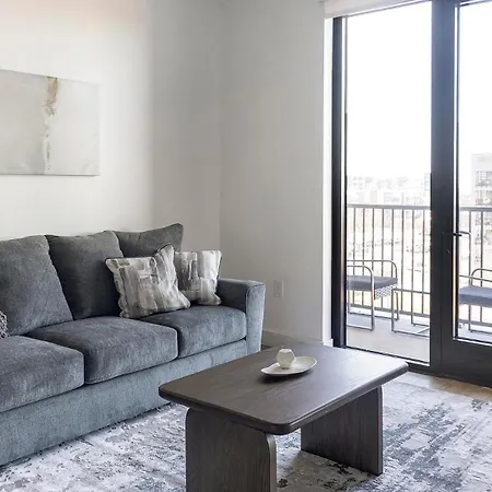 Apartment Landing - Bond On Mint *