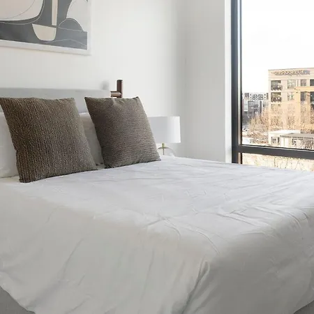 Landing - Bond On Mint Apartment