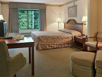 Wingate By Wyndham Airport Hotel 3*