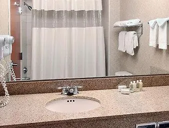 Wingate By Wyndham Airport Hotel