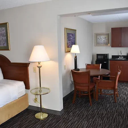 Wingate By Wyndham Airport 3*