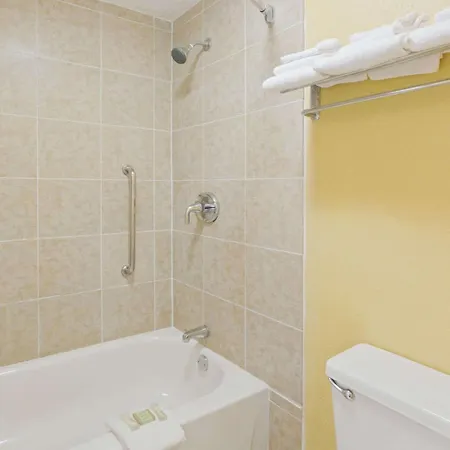 Rodeway Airport Area Inn
