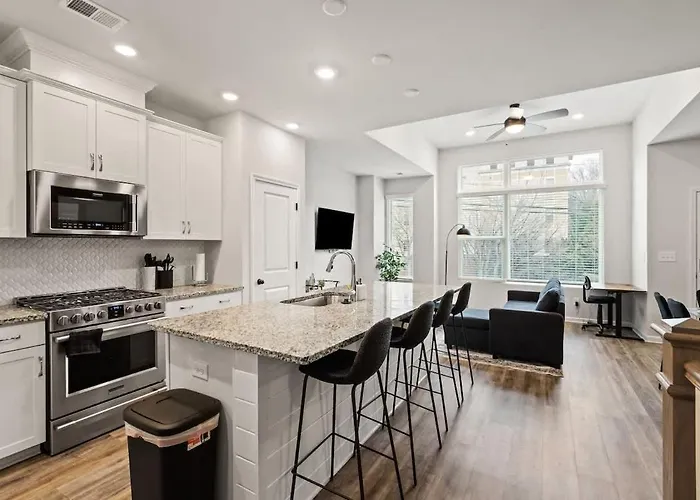 Luxurious King 3Br Townhouse In Uptown Charlotte!