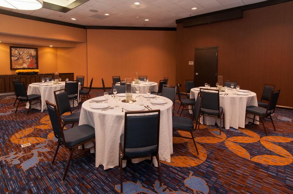 Hotel Courtyard By Marriott Airport Loso