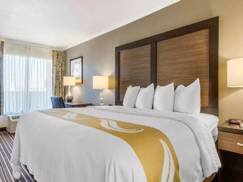 6 Charlotte, Nc - Airport South Hotel