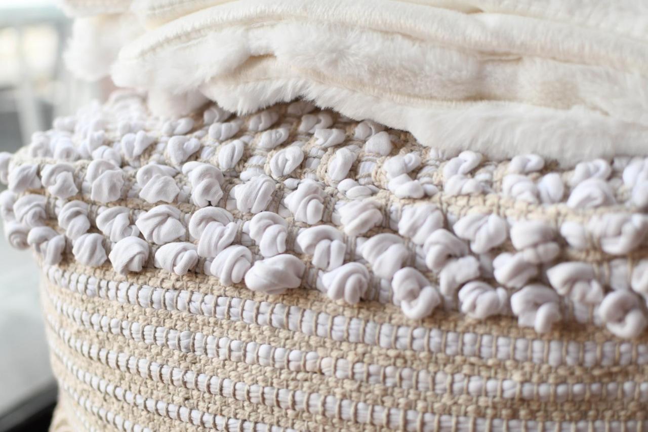 {cloud 9} Luxury 2 Bedroom In Uptown Apartment