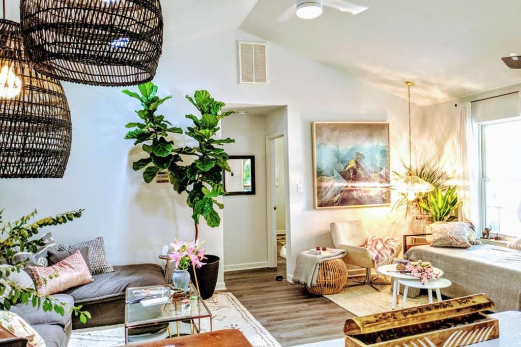 Rare Downtown Matthews Walk 2 Shops Restauraunts Hike Clt 2 Bedroom Not 3br *