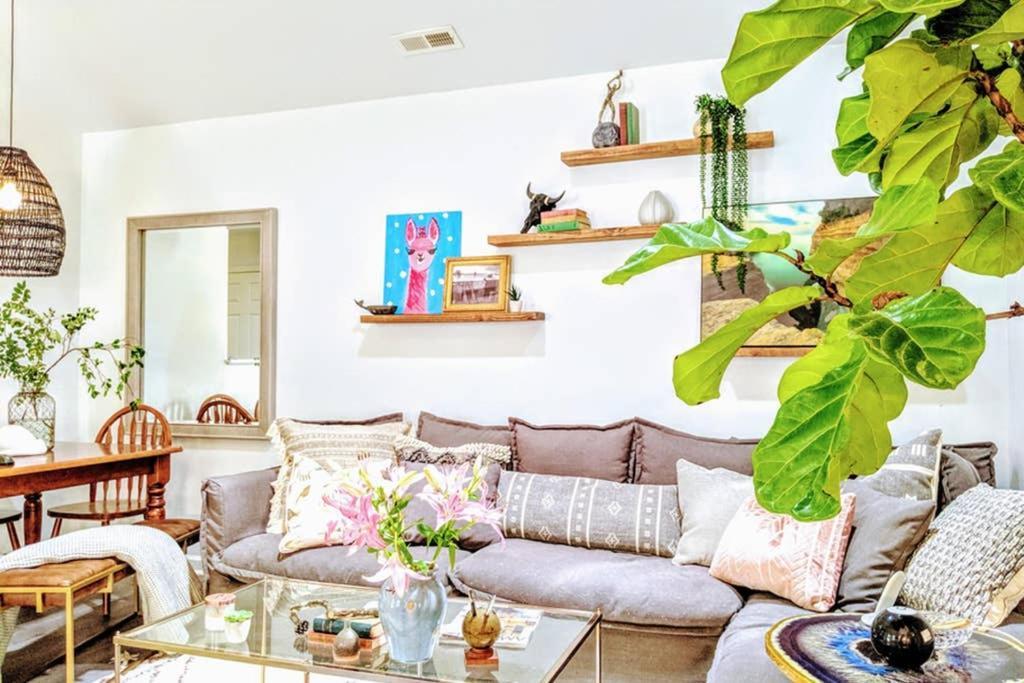 Rare Downtown Matthews Walk 2 Shops Restauraunts Hike Clt 2 Bedroom Not 3br Charlotte