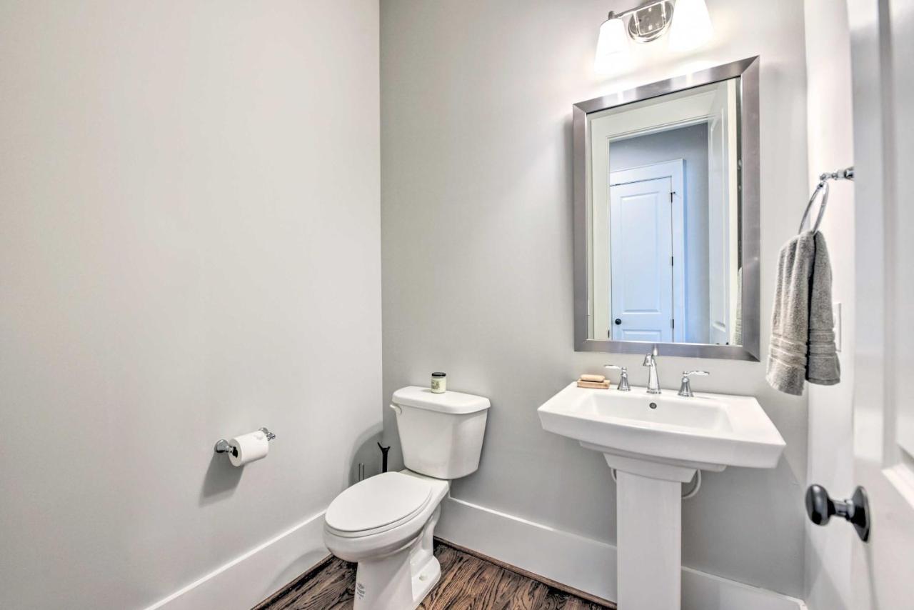 Modern About 4 Mi To Downtown!