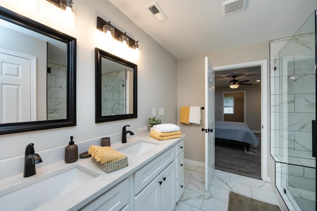 Brandnew Spacious 4 Bedroom House Minutes To Uptown *
