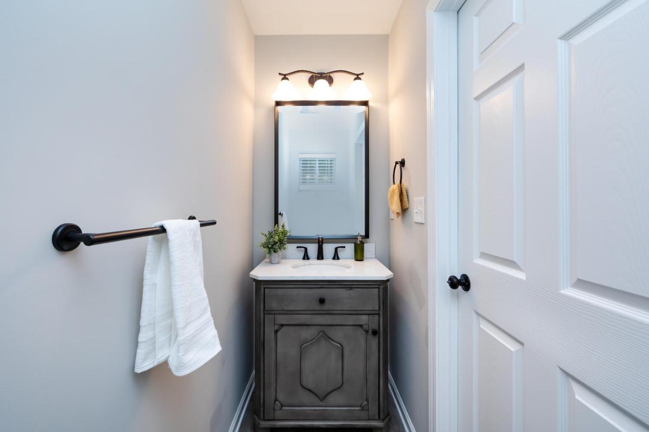 Brandnew Spacious 4 Bedroom House Minutes To Uptown Charlotte