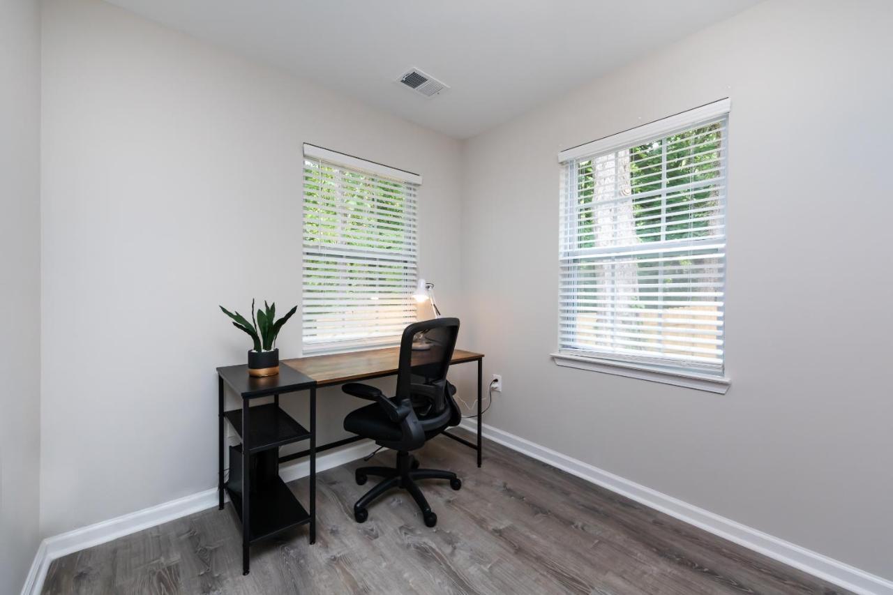 Brandnew Spacious 4 Bedroom House Minutes To Uptown Holiday home *