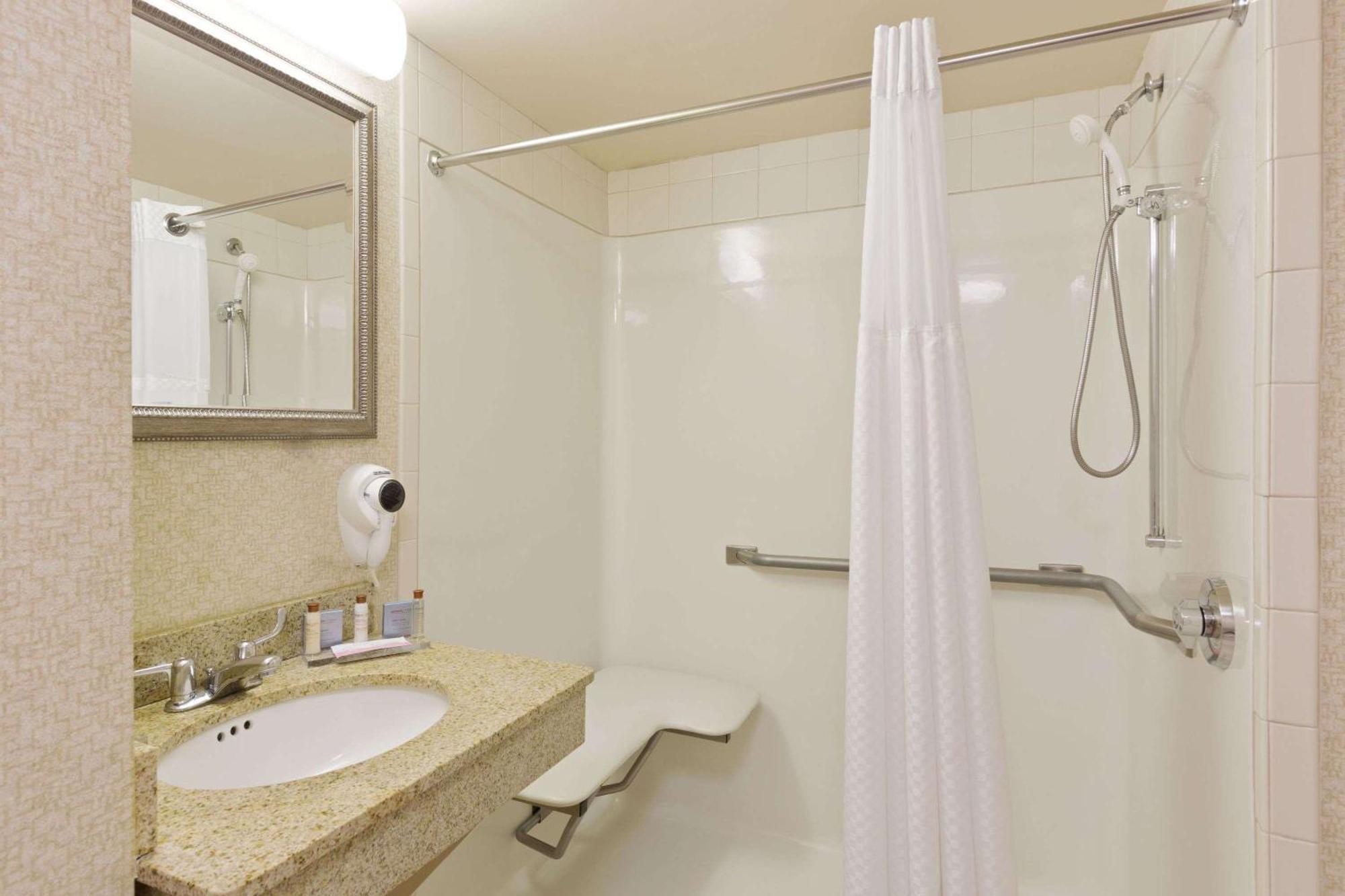 Hotel Wingate By Wyndham Airport Charlotte