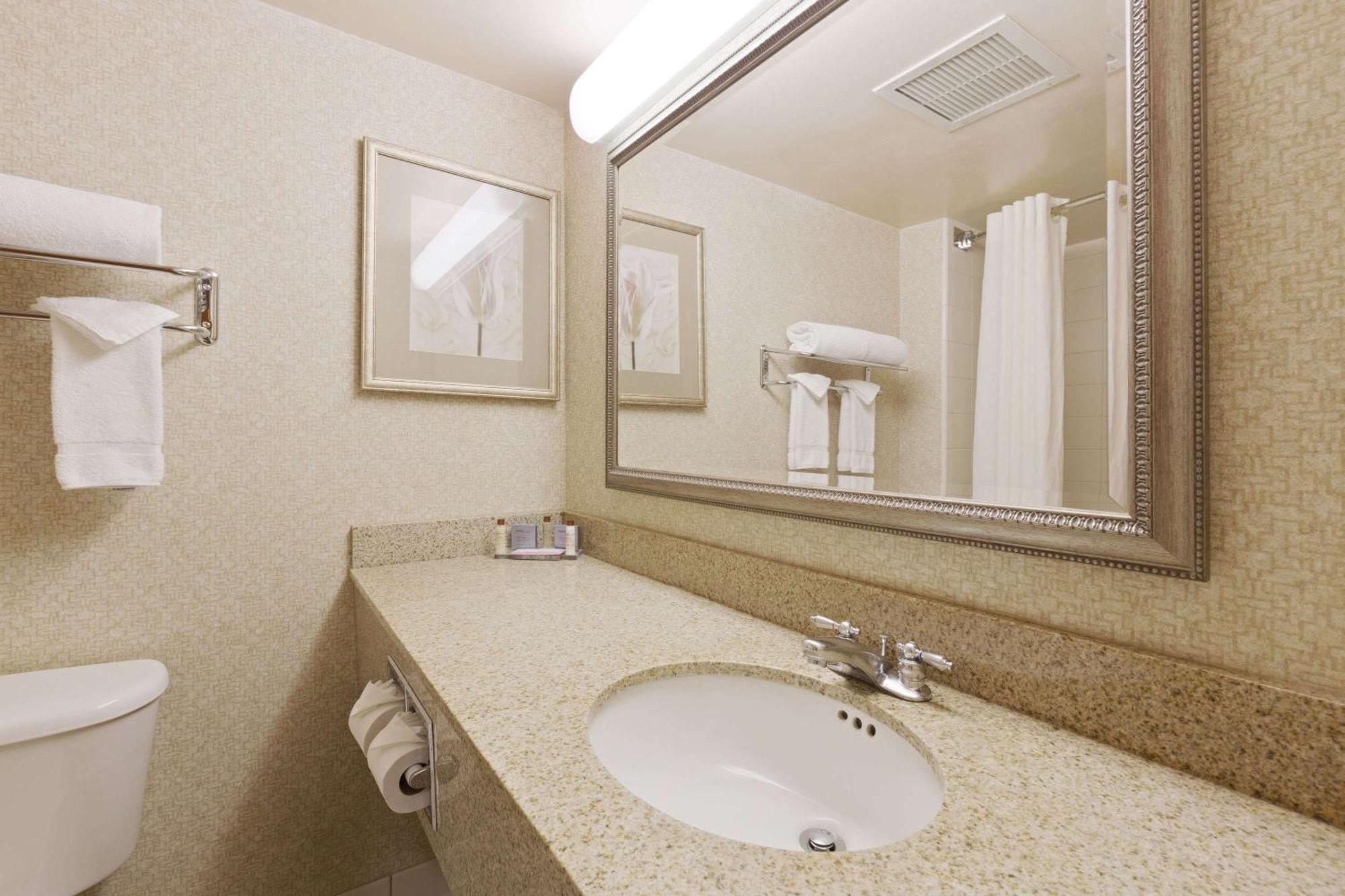 Hotel Wingate By Wyndham Airport