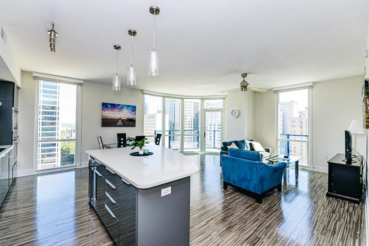 Uptown 2br Furnished Apts Apartment