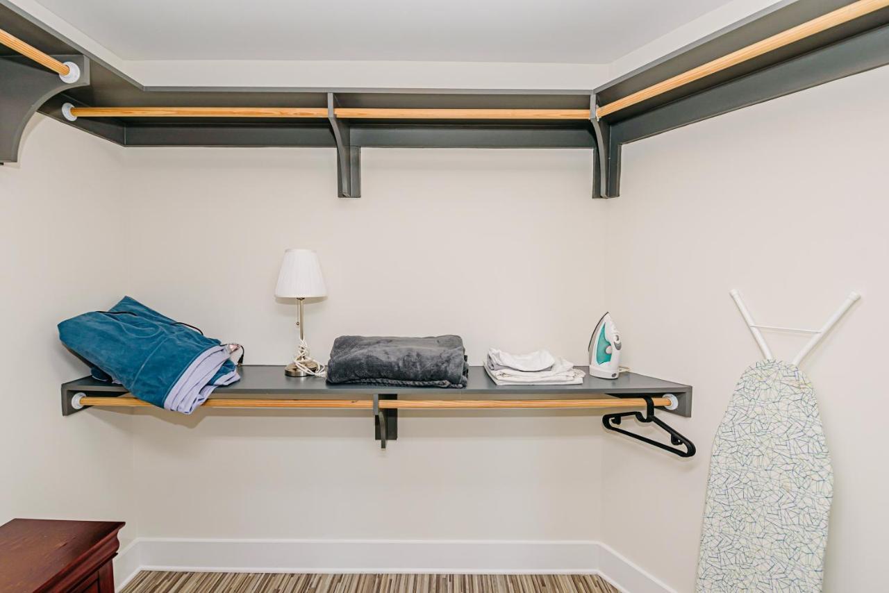 Uptown 2br Furnished Apts Apartment