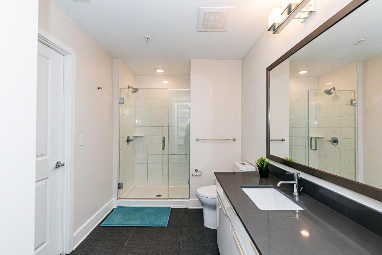Uptown 2br Furnished Apts Apartment
