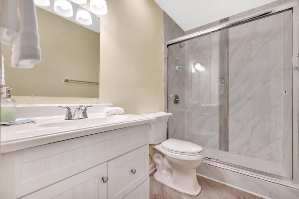 Holiday home Cozy 2 Bedroom Duplex In Charlotte, Jacuzzi, Sleeps 6 2