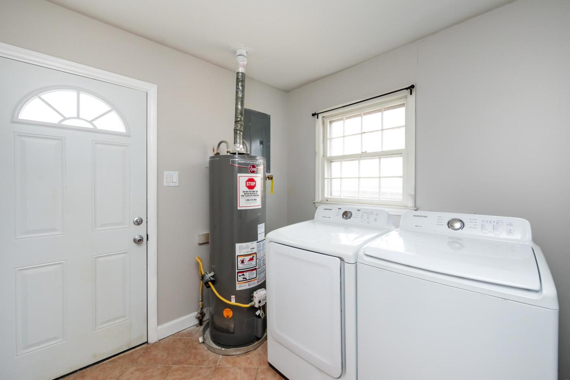 Apartment Roomy 3br 2 Bath Minutes To Uptown And Airport Ideal For Small Families *