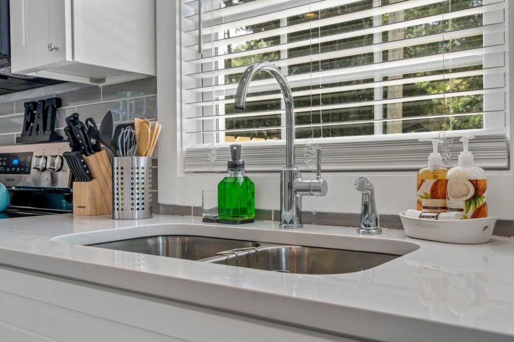 Cheerful 3 Bedroom-long Term Close To Uptown 3* Charlotte