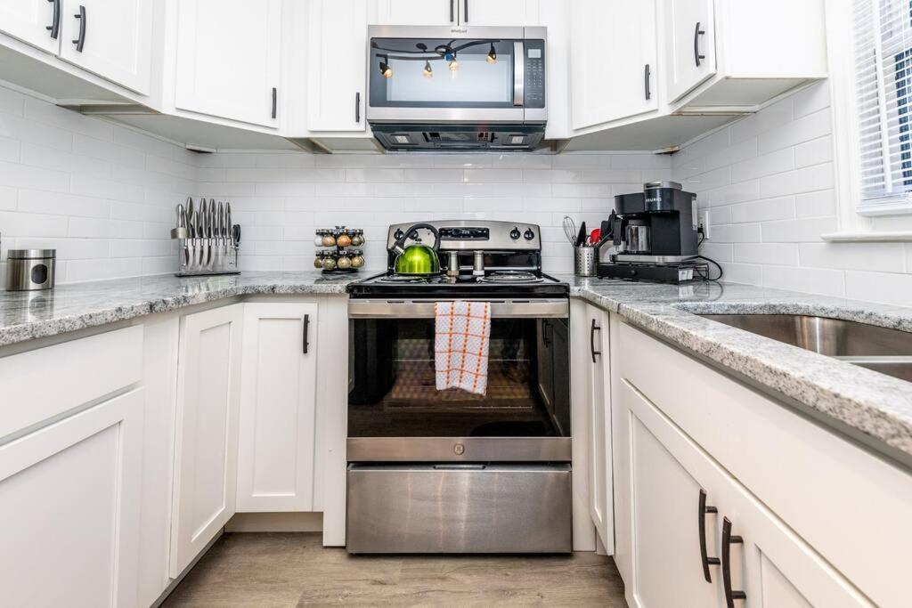 Trendy Escape ◉ California King Bed Awaits! Apartment *