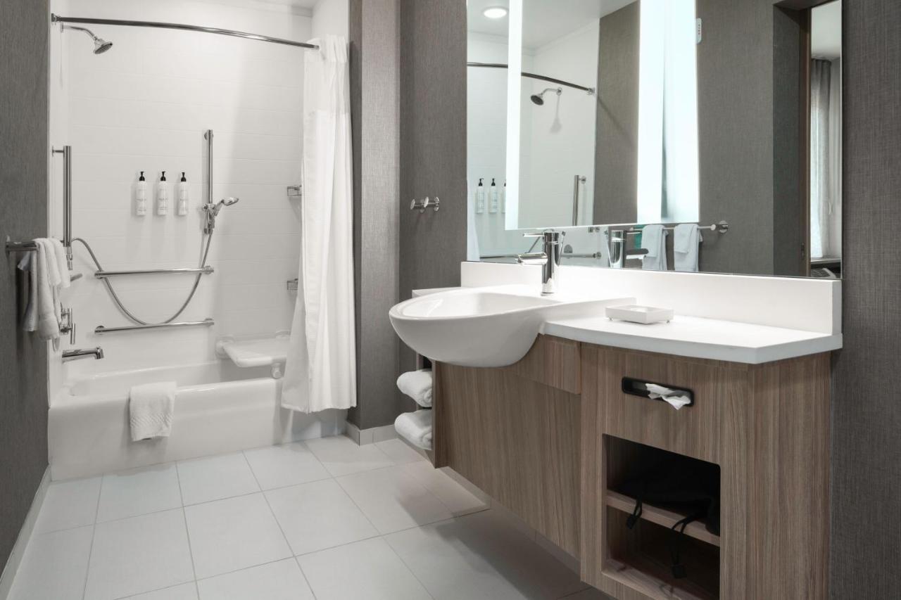 Springhill By Marriott Airport Pointe 3*