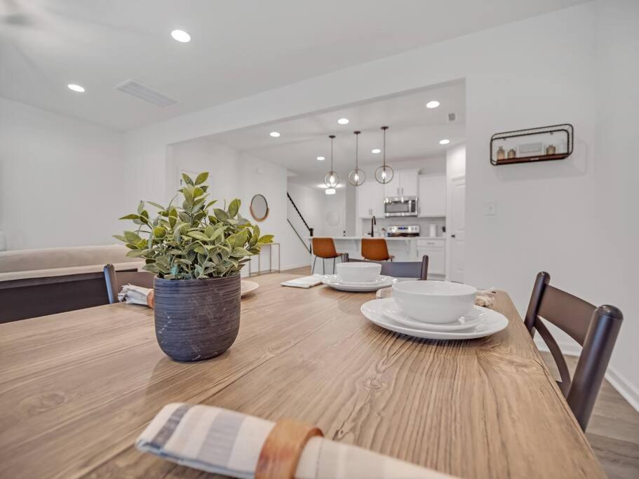 Gorgeous New Townhome/charlotte!