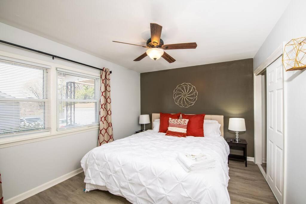 Apartment Trendy Escape ◉ California King Bed Awaits! Charlotte