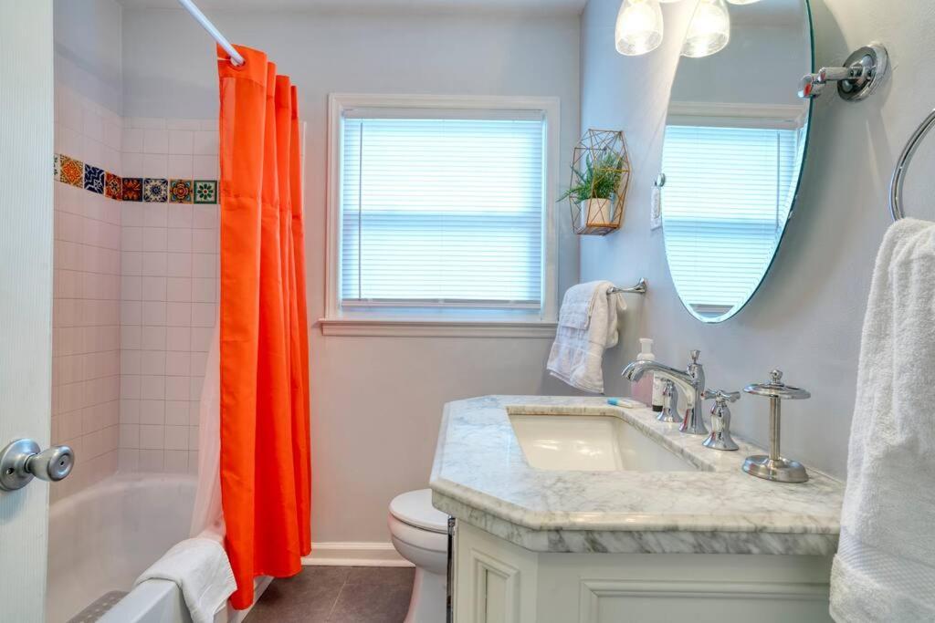 Trendy Escape ◉ California King Bed Awaits! Charlotte